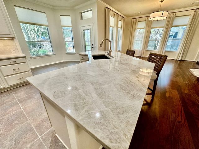 2301 S Venice Drive, Pearland, TX 77581