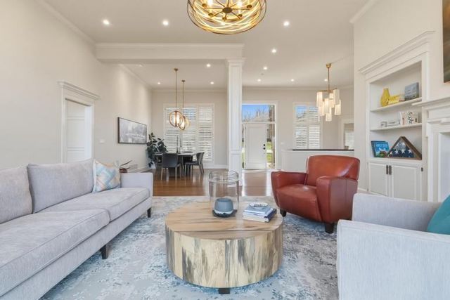 10640 S Glenview Lane, Olathe, KS 66061