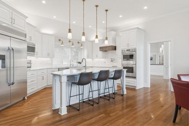 10640 S Glenview Lane, Olathe, KS 66061