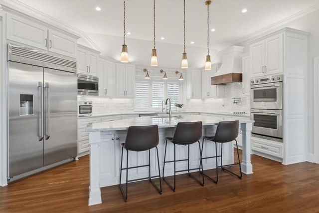 10640 S Glenview Lane, Olathe, KS 66061