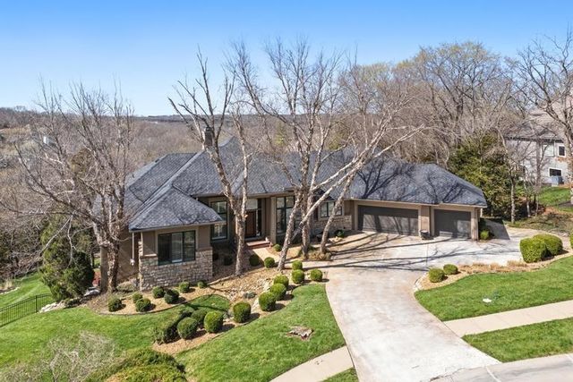 10640 S Glenview Lane, Olathe, KS 66061