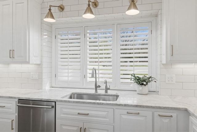 10640 S Glenview Lane, Olathe, KS 66061