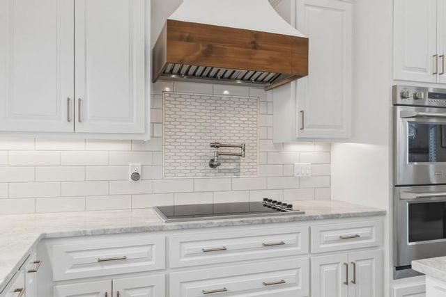 10640 S Glenview Lane, Olathe, KS 66061