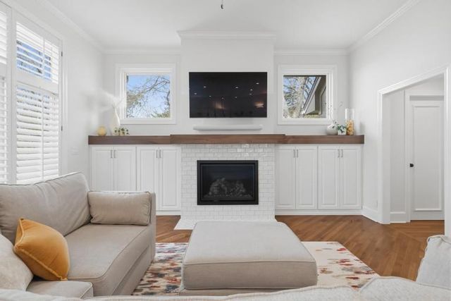 10640 S Glenview Lane, Olathe, KS 66061