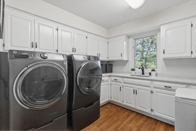 10640 S Glenview Lane, Olathe, KS 66061