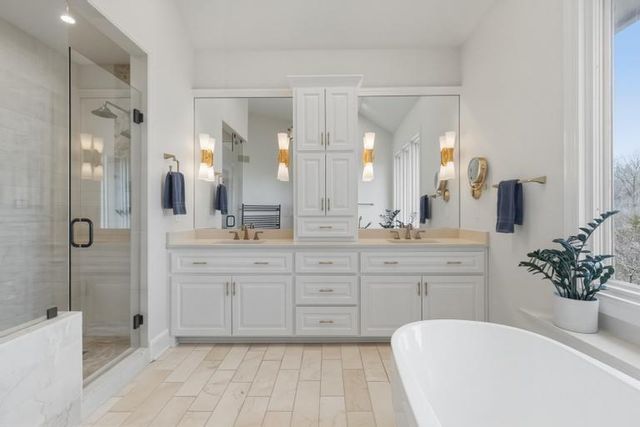 10640 S Glenview Lane, Olathe, KS 66061