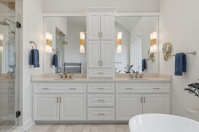 10640 S Glenview Lane, Olathe, KS 66061