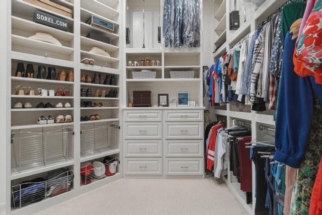 10640 S Glenview Lane, Olathe, KS 66061