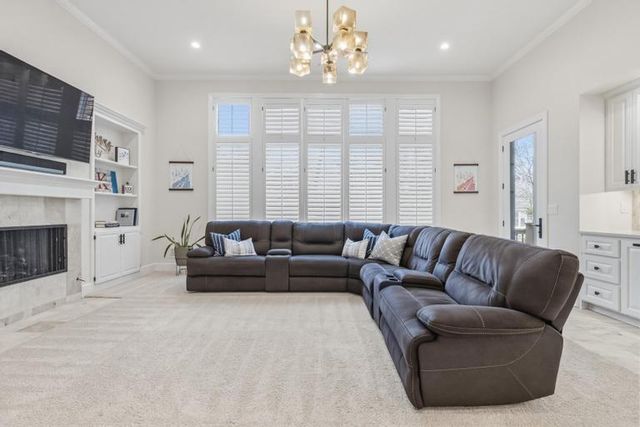 10640 S Glenview Lane, Olathe, KS 66061