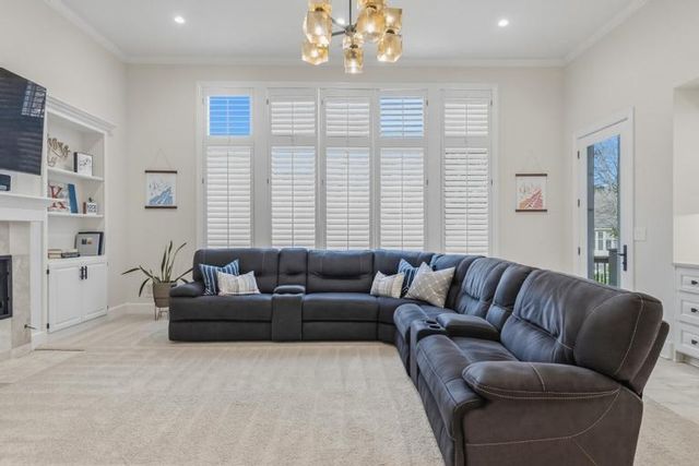 10640 S Glenview Lane, Olathe, KS 66061