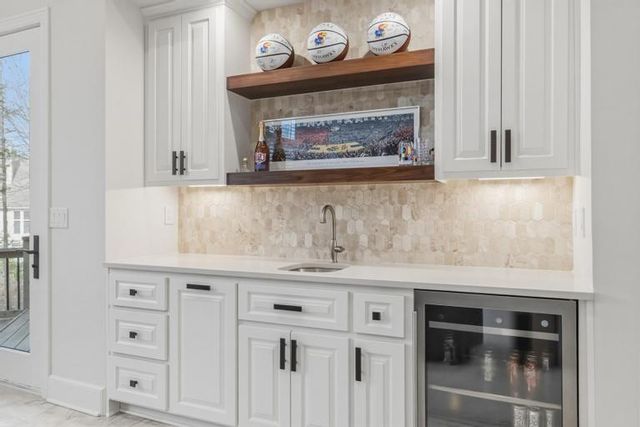 10640 S Glenview Lane, Olathe, KS 66061