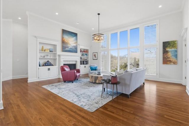 10640 S Glenview Lane, Olathe, KS 66061