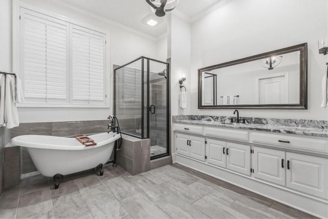 10640 S Glenview Lane, Olathe, KS 66061