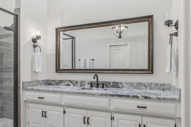 10640 S Glenview Lane, Olathe, KS 66061