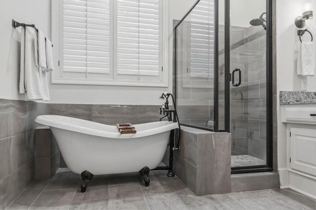 10640 S Glenview Lane, Olathe, KS 66061