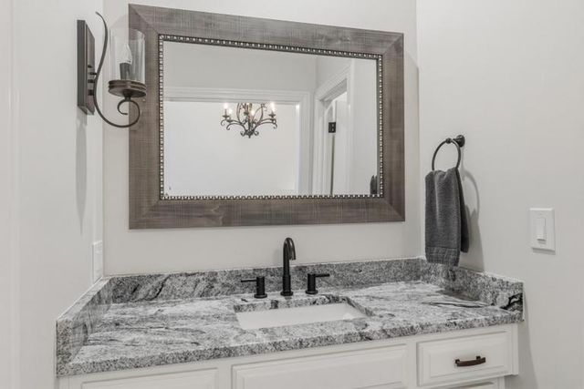 10640 S Glenview Lane, Olathe, KS 66061