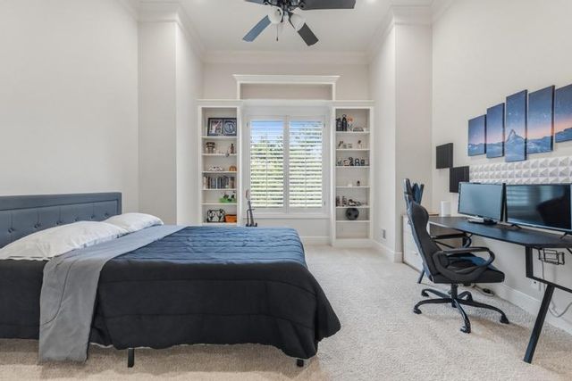 10640 S Glenview Lane, Olathe, KS 66061