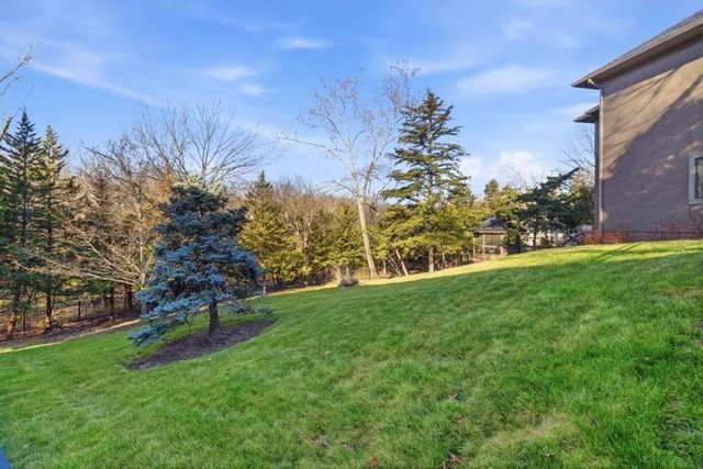 10640 S Glenview Lane, Olathe, KS 66061