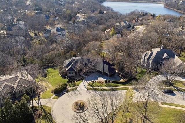 10640 S Glenview Lane, Olathe, KS 66061