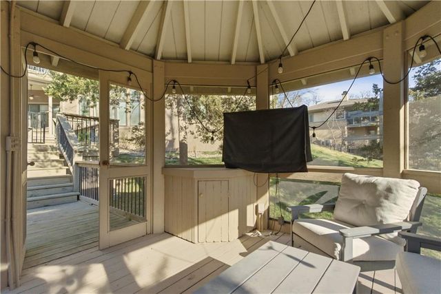 10640 S Glenview Lane, Olathe, KS 66061