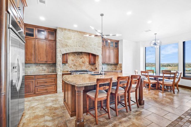 1400 Watercliffe DR, Lago Vista, TX 78645