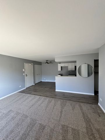 633 Virginia Road 214, Crystal Lake, IL 60014
