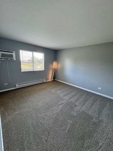 633 Virginia Road 214, Crystal Lake, IL 60014