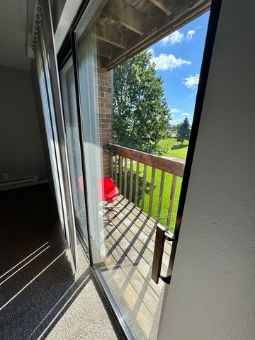 633 Virginia Road 214, Crystal Lake, IL 60014
