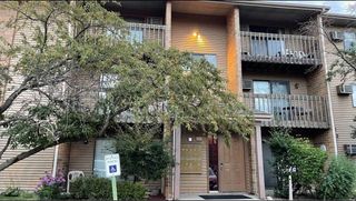 633 Virginia Road 214, Crystal Lake, IL 60014
