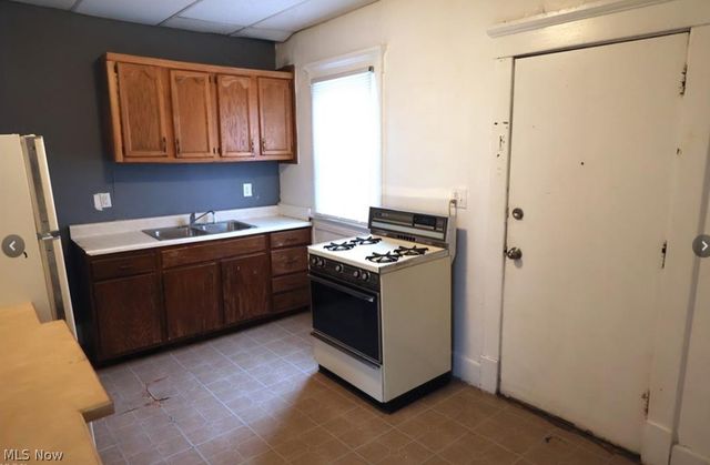 1113 W 9th Street, Lorain, OH 44052