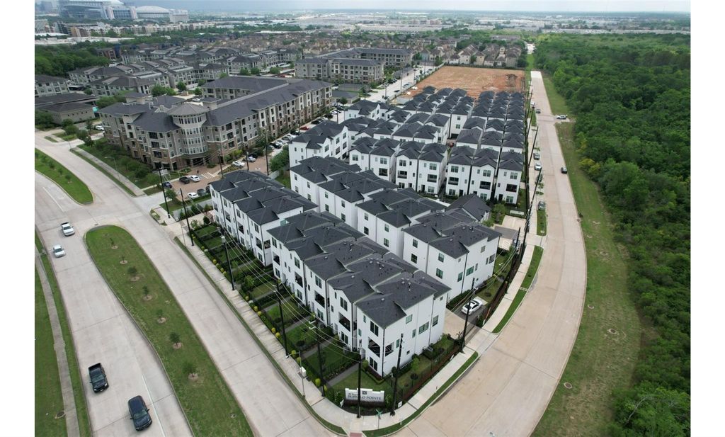 2802 Grand Fountains Drive F, Houston, TX 77054