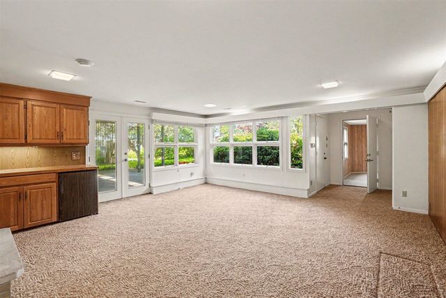 51 Pine Street, South Haven, MI 49090