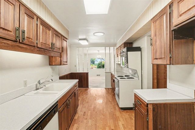 51 Pine Street, South Haven, MI 49090
