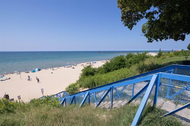 51 Pine Street, South Haven, MI 49090