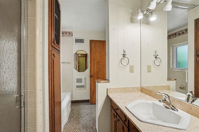 51 Pine Street, South Haven, MI 49090