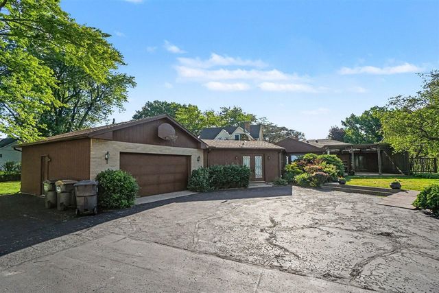 51 Pine Street, South Haven, MI 49090