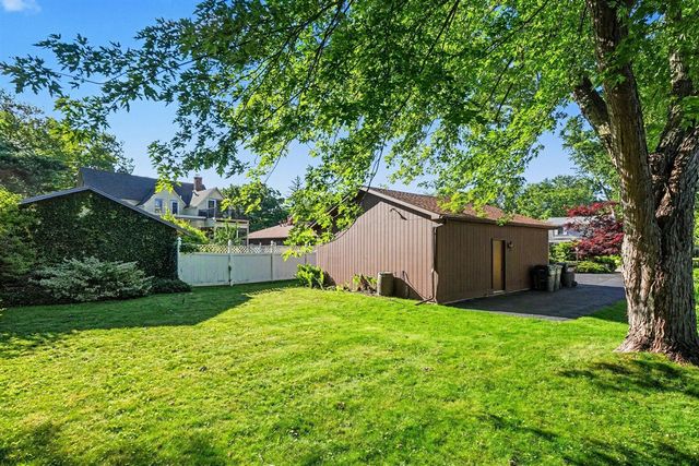 51 Pine Street, South Haven, MI 49090