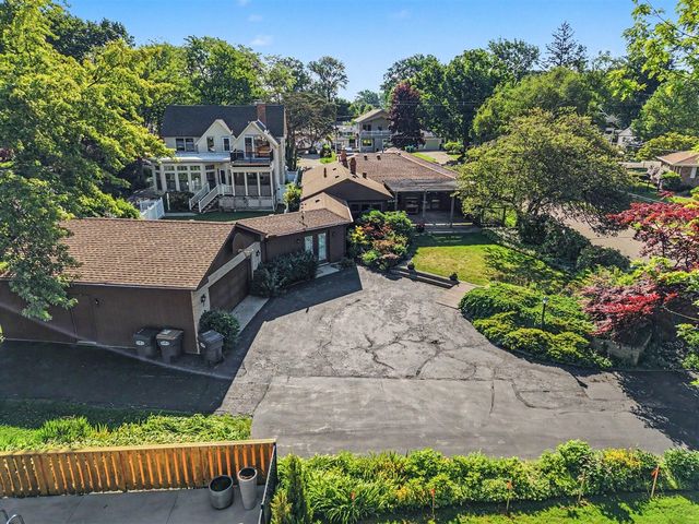 51 Pine Street, South Haven, MI 49090
