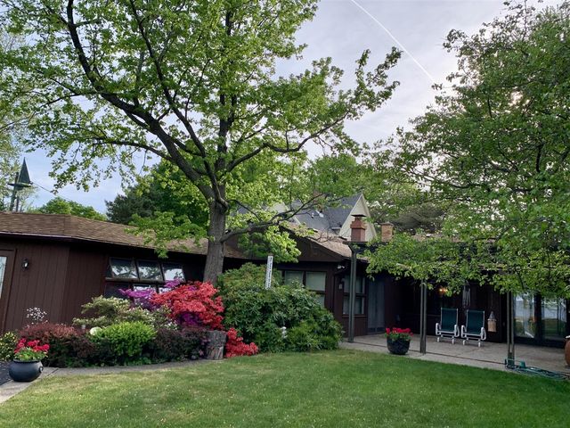 51 Pine Street, South Haven, MI 49090