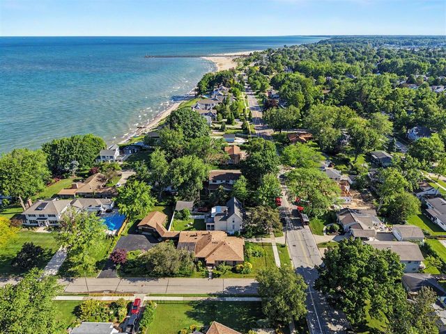 51 Pine Street, South Haven, MI 49090