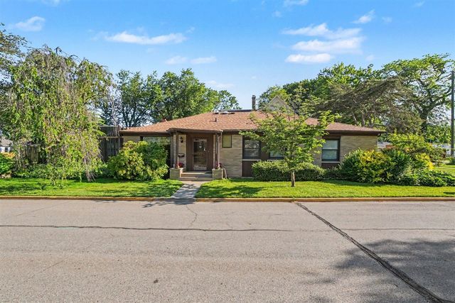 51 Pine Street, South Haven, MI 49090