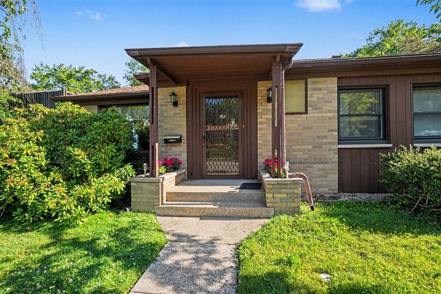 51 Pine Street, South Haven, MI 49090