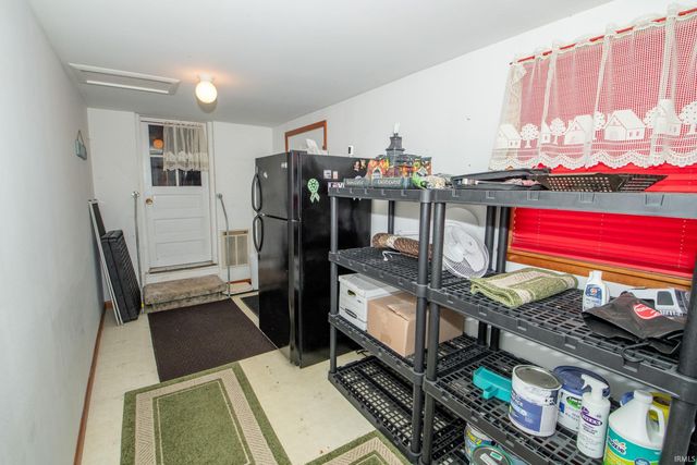 9274 W Harper Lake Road, Kimmell, IN 46760