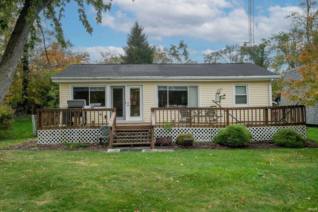 9274 W Harper Lake Road, Kimmell, IN 46760