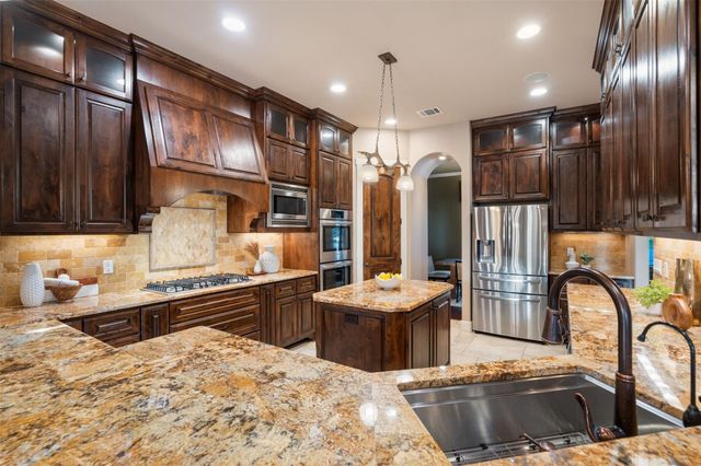 212 Malabar ST, Lakeway, TX 78734