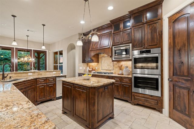 212 Malabar ST, Lakeway, TX 78734