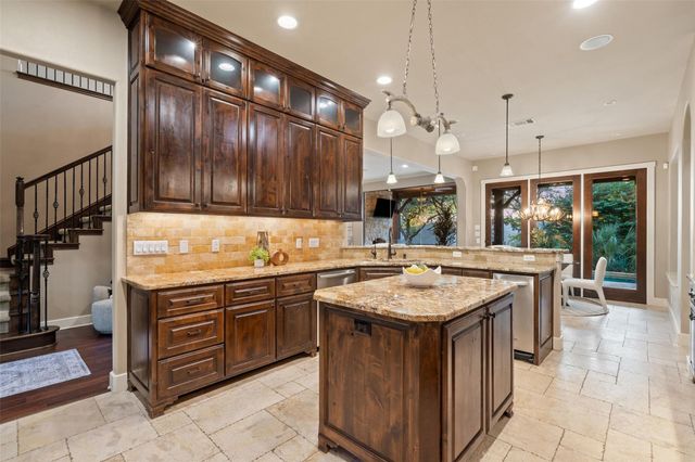 212 Malabar ST, Lakeway, TX 78734