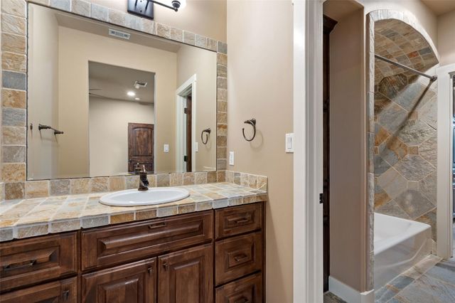 212 Malabar ST, Lakeway, TX 78734