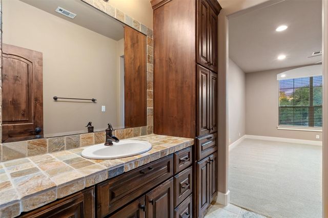 212 Malabar ST, Lakeway, TX 78734