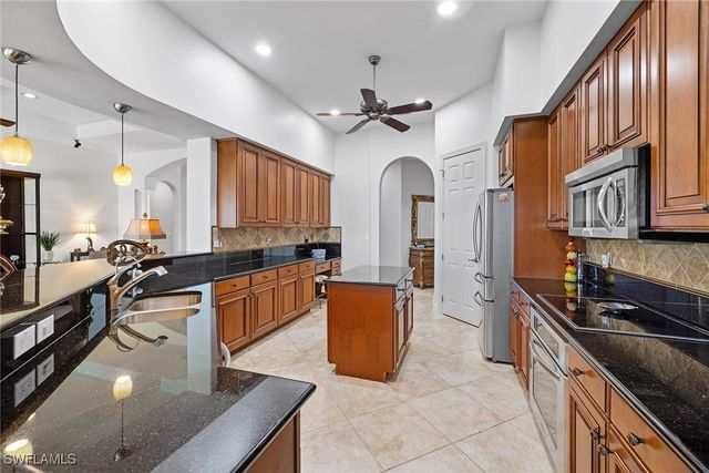 12137 Wicklow LN, Naples, FL 34120